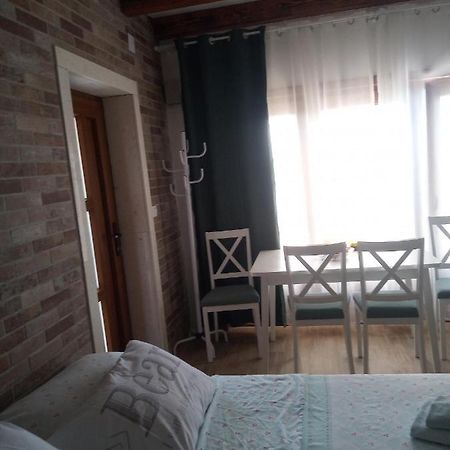 Studio Apartman Luka Стариград-Пакленица Экстерьер фото